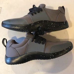 Used Grey Snibbs, Women Size 9